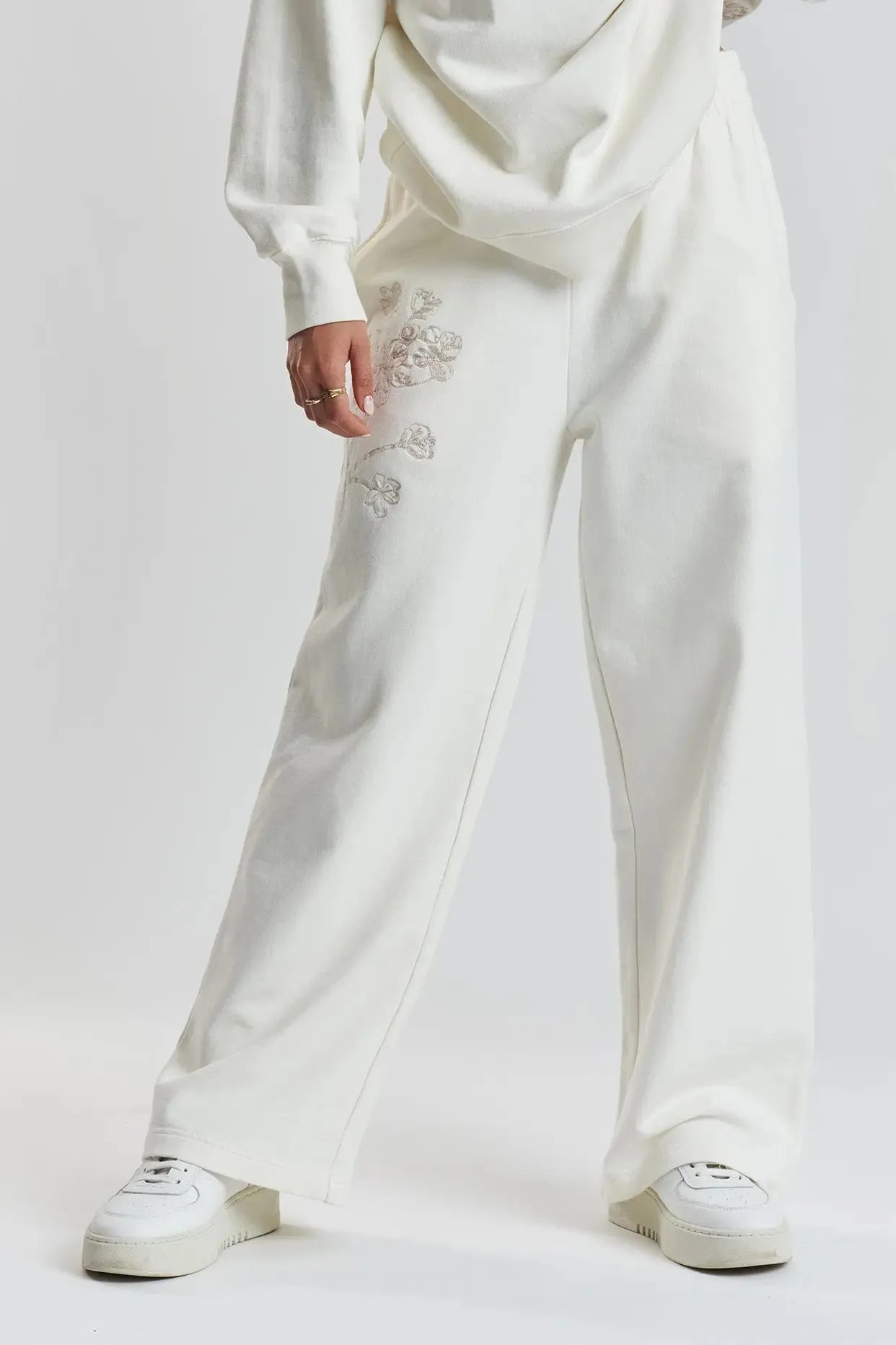 Sitka Blossom-Embroidered Ethical-Cotton Joggers - Moonlight White